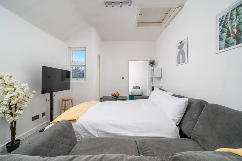 New 3Bed Stylish Apartment With Amazing Transport London Kültér fotó