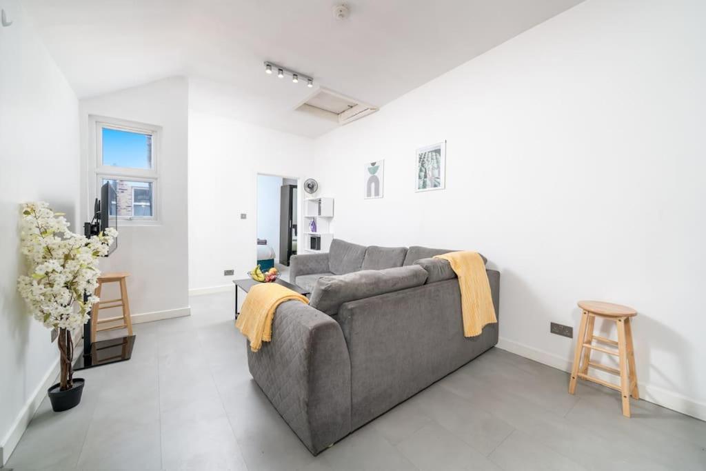 New 3Bed Stylish Apartment With Amazing Transport London Kültér fotó