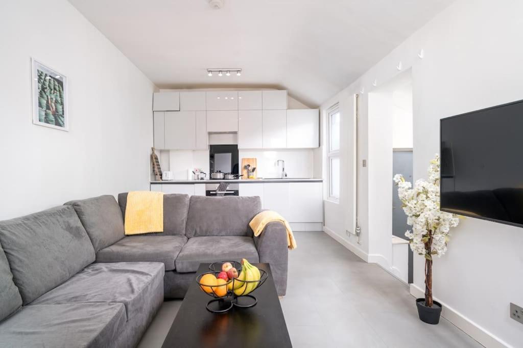New 3Bed Stylish Apartment With Amazing Transport London Kültér fotó