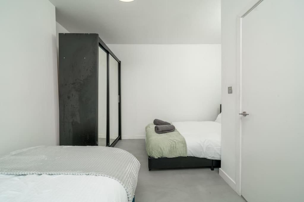 New 3Bed Stylish Apartment With Amazing Transport London Kültér fotó