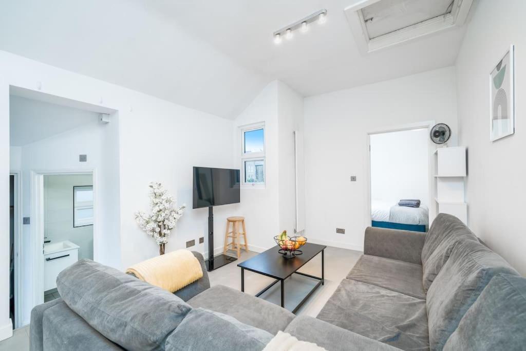 New 3Bed Stylish Apartment With Amazing Transport London Kültér fotó